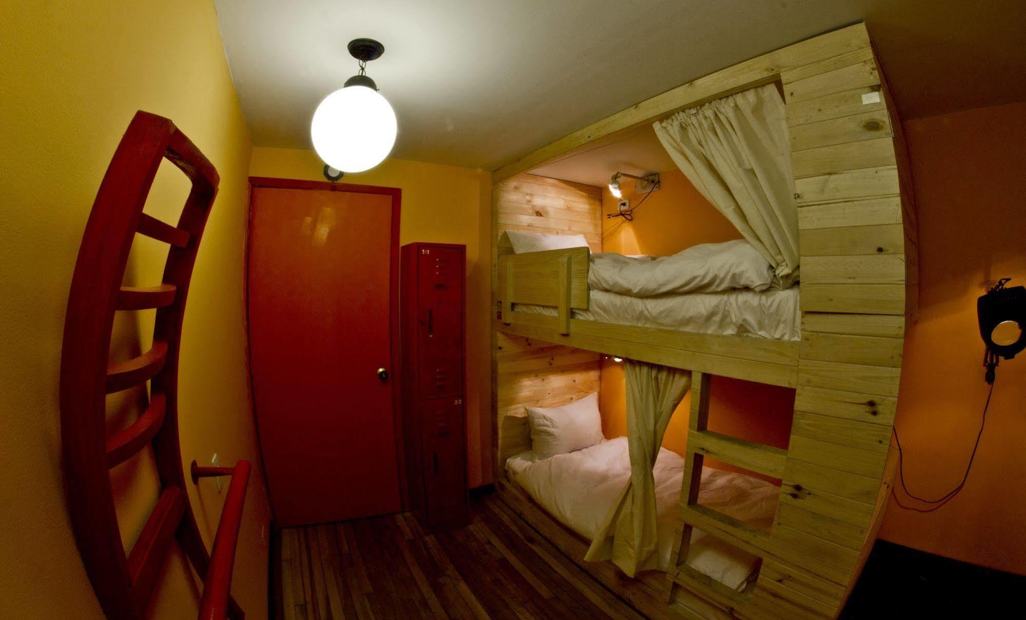 12:12 Hostels Богота Екстериор снимка